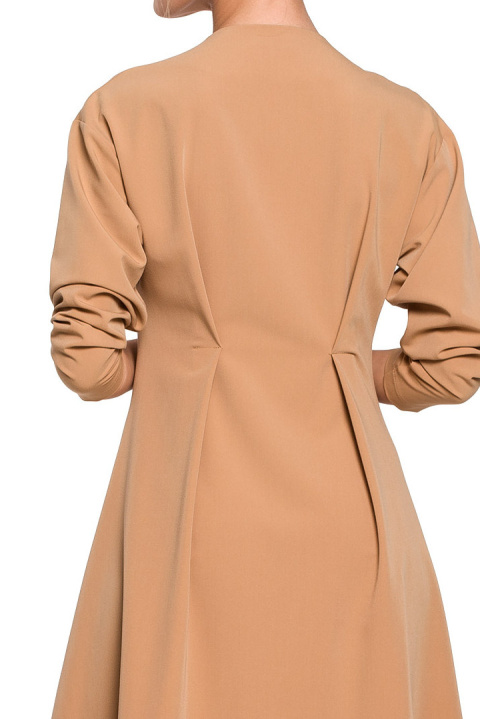 Elegancka sukienka midi rozkloszowana na zakładkę kamelowa S280 Elegancka sukienka midi rozkloszowana na zakładkę kamelowa S280
