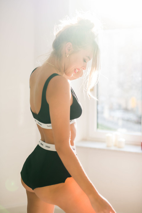 Majtki damskie wysokie sportowe z gumą bawełniane czarne LA097 Majtki damskie wysokie sportowe z gumą bawełniane czarne LA097
