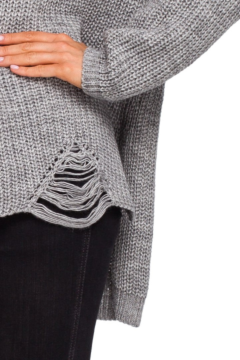 Sweter damski oversize asymetryczy z dziurami szary me473 Sweter damski oversize asymetryczy z dziurami szary me473