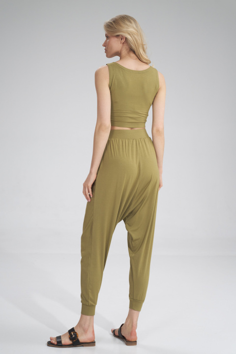 Top damski krótki crop z wiskozy bez rękawów jasna oliwka M795 Top damski krótki crop z wiskozy bez rękawów jasna oliwka M795