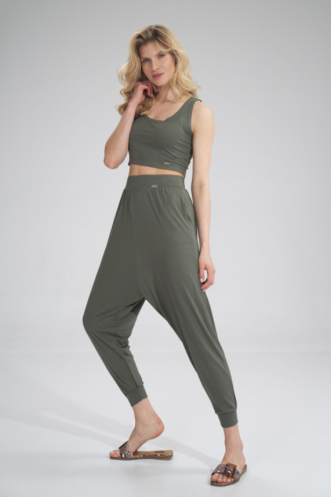 Top damski krótki crop z wiskozy bez rękawów oliwkowy M795 Top damski krótki crop z wiskozy bez rękawów oliwkowy M795
