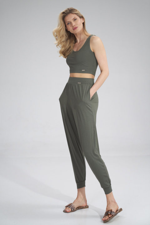 Top damski krótki crop z wiskozy bez rękawów oliwkowy M795 Top damski krótki crop z wiskozy bez rękawów oliwkowy M795