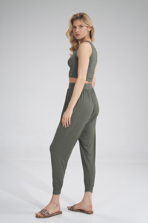 Top damski krótki crop z wiskozy bez rękawów oliwkowy M795 Top damski krótki crop z wiskozy bez rękawów oliwkowy M795