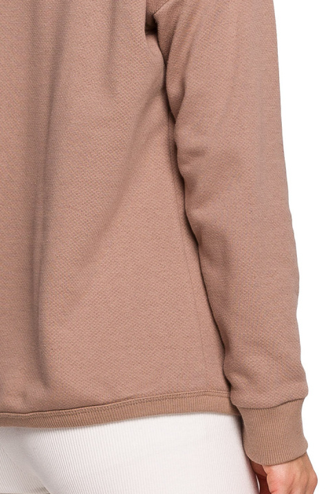 Bluza damska dzianinowa z dekoltem V i ściągaczem kakowy B225 Bluza damska dzianinowa z dekoltem V i ściągaczem kakowy B225