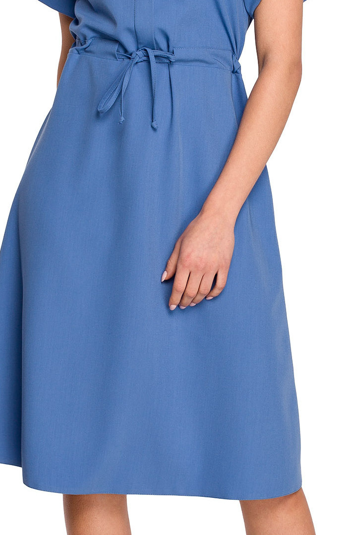 Sukienka midi safari rozkloszowana wiązana krótki rękaw niebieska S298