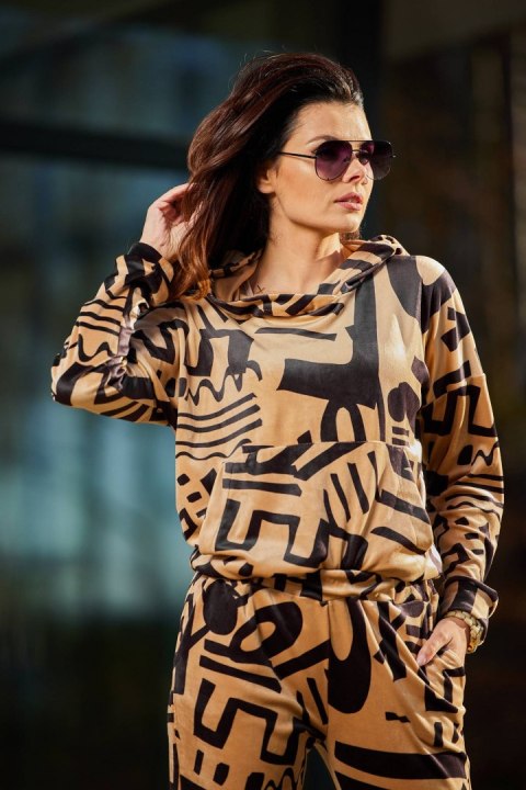 Bluza damska kangurka welurowa z kapturem dresowa wzór beżowa A473 Bluza damska kangurka welurowa z kapturem dresowa wzór beżowa A473