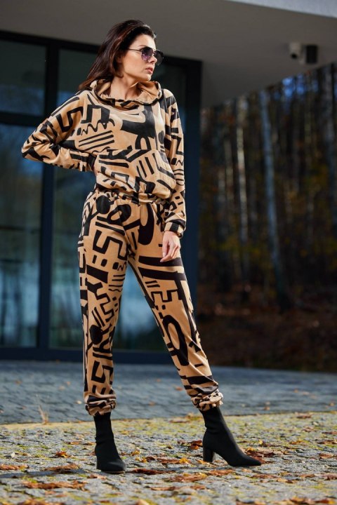 Bluza damska kangurka welurowa z kapturem dresowa wzór beżowa A473 Bluza damska kangurka welurowa z kapturem dresowa wzór beżowa A473