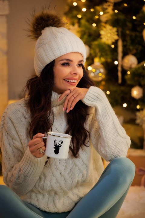 Sweter damski z golfem zimowy ciepły wzór warkocz biały A479 Sweter damski z golfem zimowy ciepły wzór warkocz biały A479