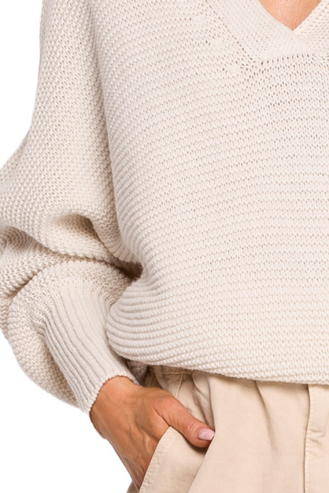 Sweter damski luźny z dekoltem V z kołnierzykiem kość słoniowa me687 Sweter damski luźny z dekoltem V z kołnierzykiem kość słoniowa me687