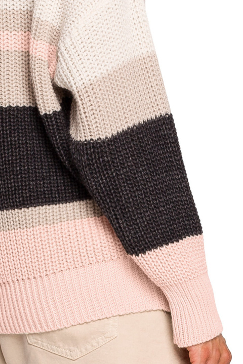 Sweter damski w kolorowe pasy z głębokim dekoltem w serek m2 me686 Sweter damski w kolorowe pasy z głębokim dekoltem w serek m2 me686