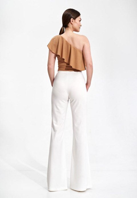 Bluzka damska crop top z falbaną na jedno ramię beżowa M875 Bluzka damska crop top z falbaną na jedno ramię beżowa M875