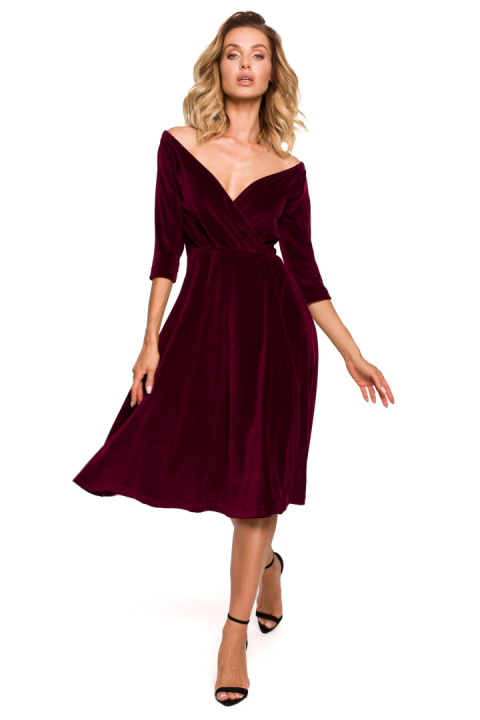 Elegancka sukienka midi rozkloszowana welurowa dekolt V M,L bordowa me645 Elegancka sukienka midi rozkloszowana welurowa dekolt V M,L bordowa me645