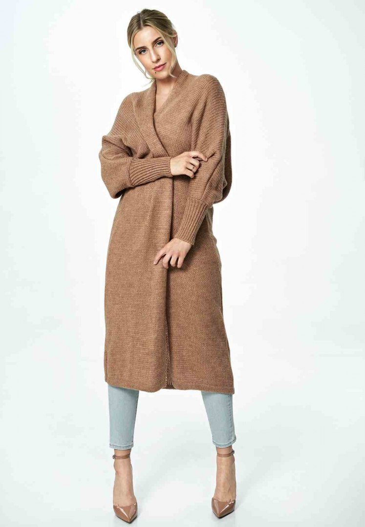 Sweter damski długi bez zapięcia z kimonowym rekawem brązowy M885 Sweter damski długi bez zapięcia z kimonowym rekawem brązowy M885