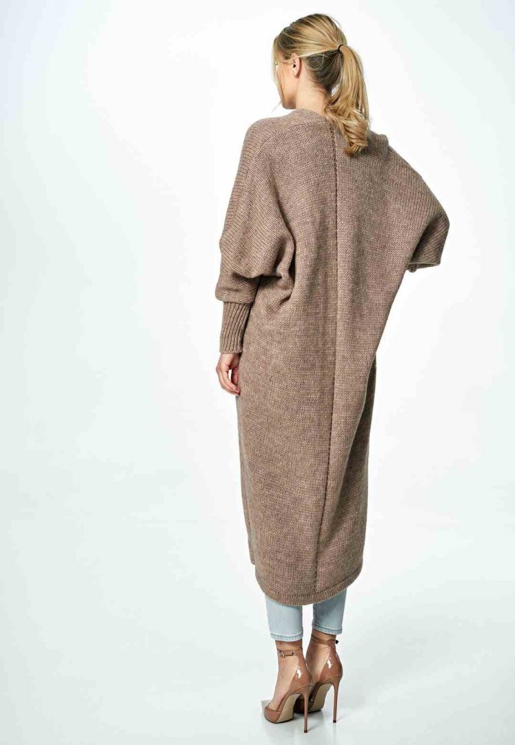 Sweter damski długi bez zapięcia z kimonowym rekawem jasny brąz M885 Sweter damski długi bez zapięcia z kimonowym rekawem jasny brąz M885