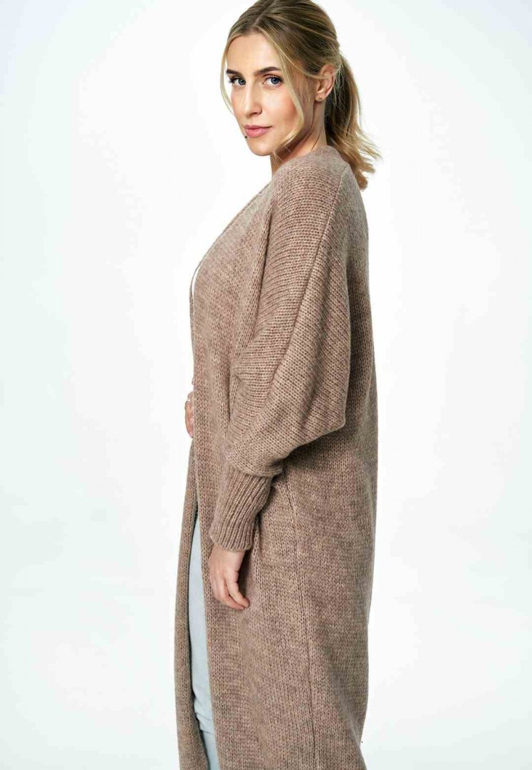 Sweter damski długi bez zapięcia z kimonowym rekawem jasny brąz M885 Sweter damski długi bez zapięcia z kimonowym rekawem jasny brąz M885