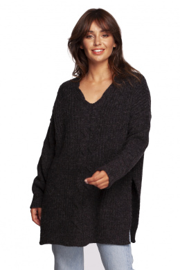 Długi sweter damski z dekoltem V rozcięcia po bokach antracytowy BK087