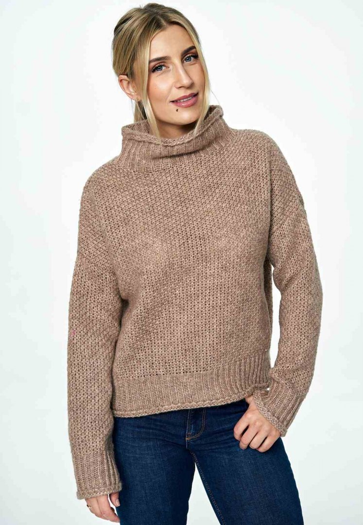 Sweter damski długi bez zapięcia z kimonowym rekawem brązowy M886 Sweter damski długi bez zapięcia z kimonowym rekawem brązowy M886