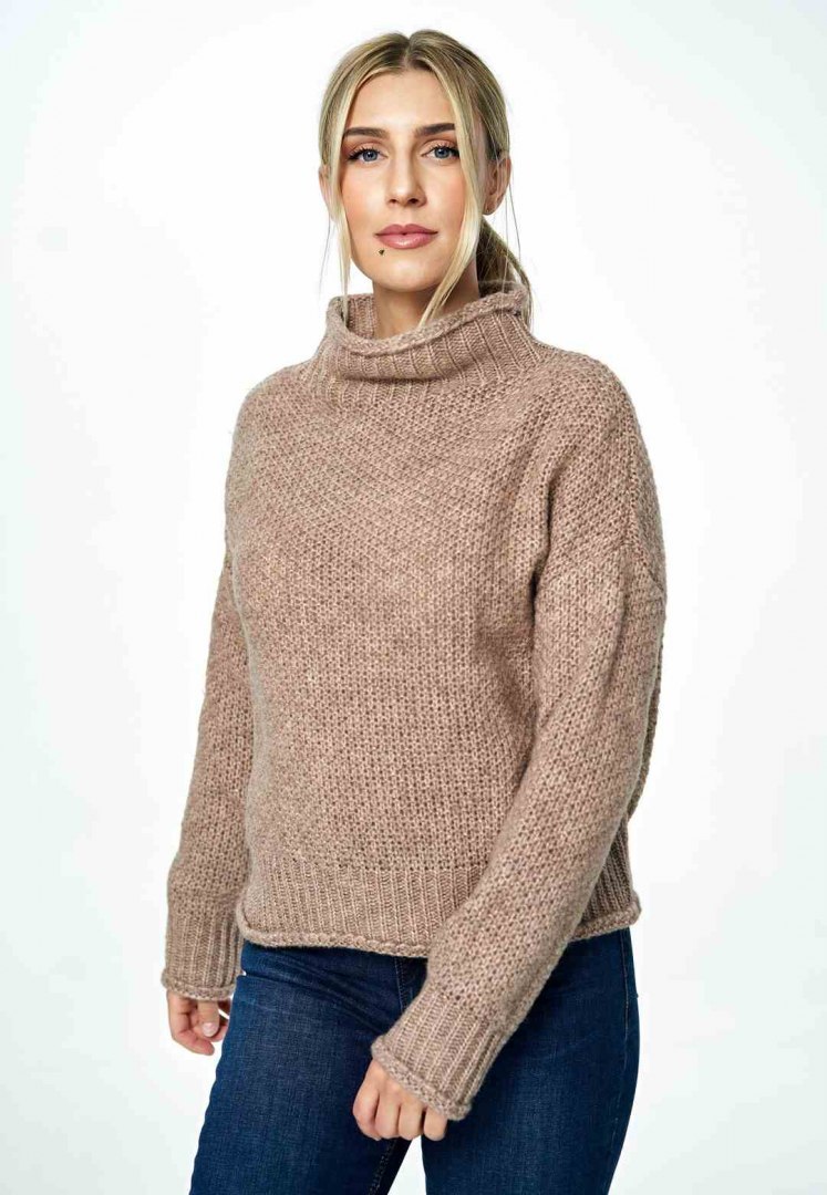 Sweter damski długi bez zapięcia z kimonowym rekawem brązowy M886 Sweter damski długi bez zapięcia z kimonowym rekawem brązowy M886