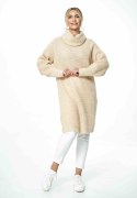 Sweter damski długi z luźnym szerokim golfem beżowy M890