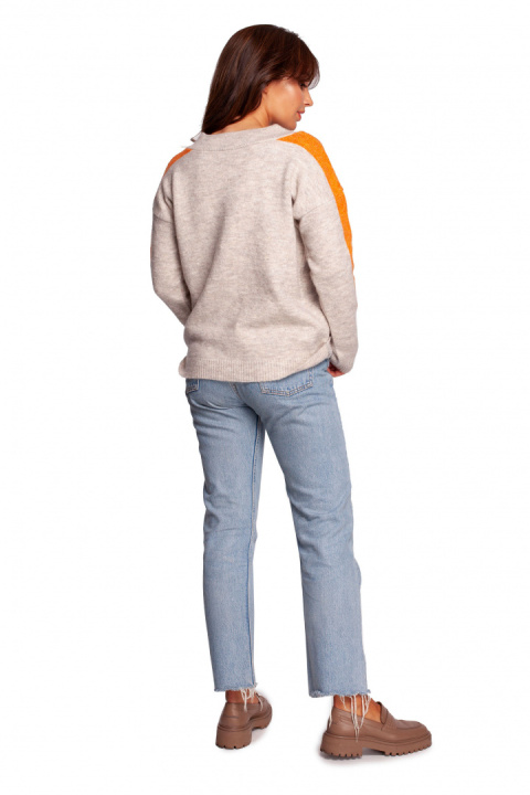 Sweter damski z dekoltem w serek i lampasami kość słoniowa BK093 Sweter damski z dekoltem w serek i lampasami kość słoniowa BK093