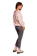 Sweter damski z szerokim dekoltem i warkoczem na rękawach różowy BK090