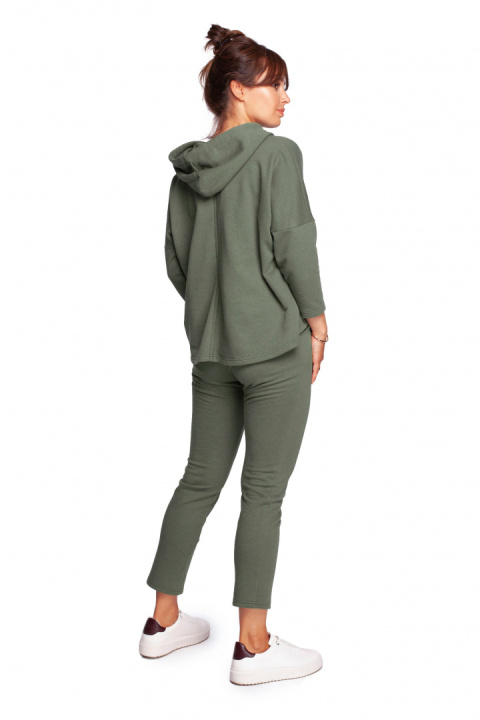 Bluza damska trapezowa o luźnym kroju z kapturem khaki B239 Bluza damska trapezowa o luźnym kroju z kapturem khaki B239