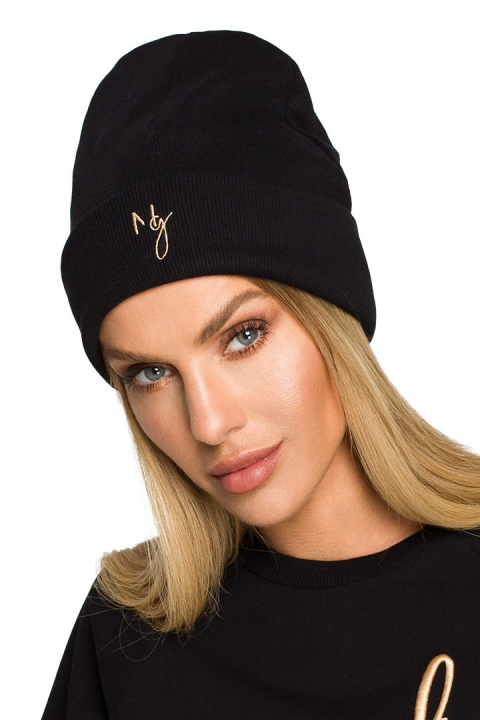 Czapka damska beanie prążkowana z haftem dzianinowa czarna me709 Czapka damska beanie prążkowana z haftem dzianinowa czarna me709