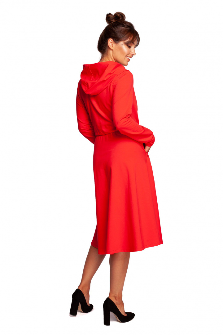 Sukienka rozkloszowana z kapturem długi rękaw dzianina czerwona B245