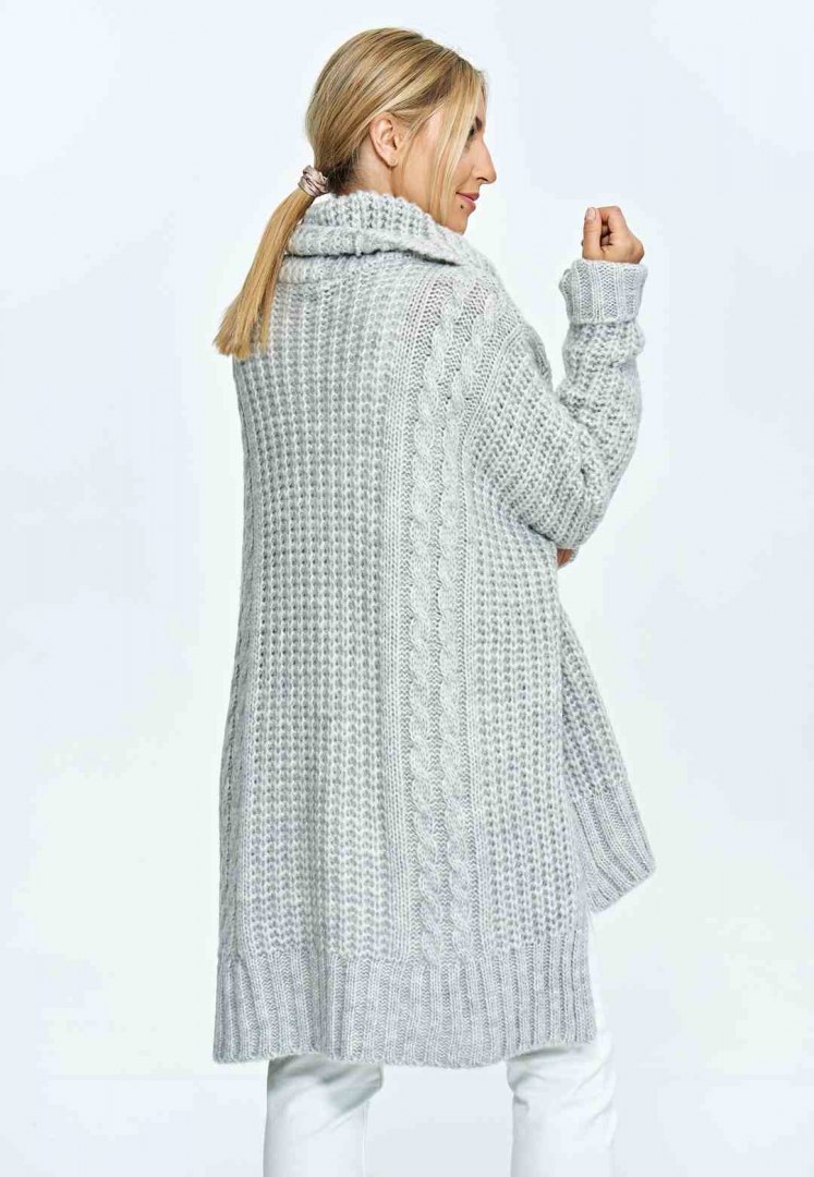 Sweter damski luźny z golfem i dłuższym tyłem jasny szary M892 Sweter damski luźny z golfem i dłuższym tyłem jasny szary M892