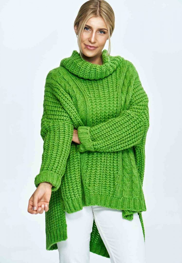 Sweter damski luźny z golfem i dłuższym tyłem zielonuy M892