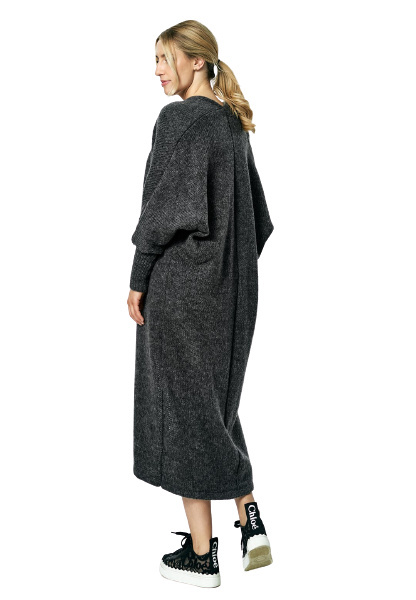Sweter damski długi bez zapięcia z kimonowym rekawem ciemny szary M885 Sweter damski długi bez zapięcia z kimonowym rekawem ciemny szary M885