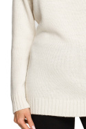 Sweter damski dopasowany z rozcięciem w dekolcie kość słoniowa me711
