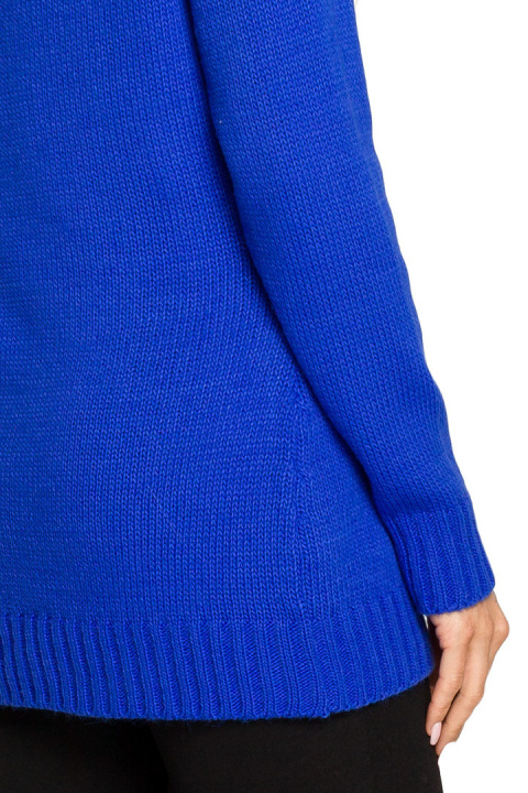 Sweter damski dopasowany z rozcięciem w dekolcie szafirowy me711 Sweter damski dopasowany z rozcięciem w dekolcie szafirowy me711