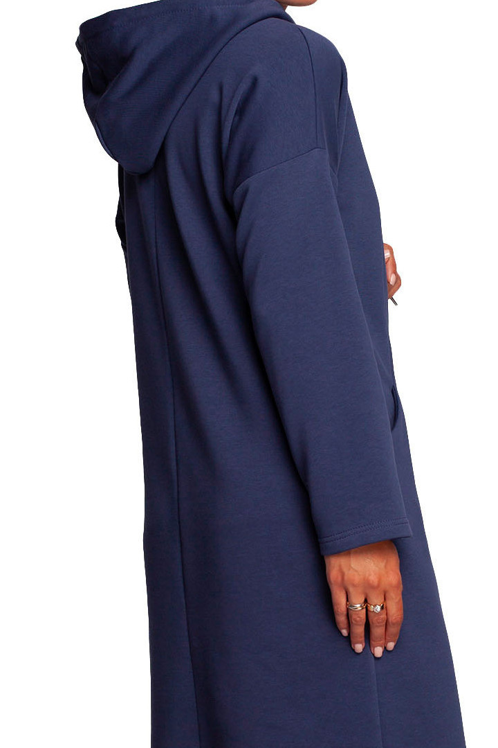 Sukienka midi dzianinowa z kapturem i długim rękawem niebieska B238
