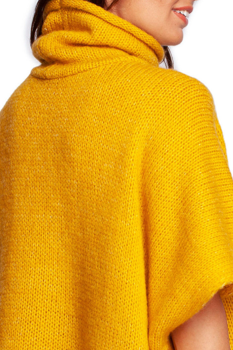 Sweter damski ponczo oversize z golfem krótki rękaw miodowy BK084 Sweter damski ponczo oversize z golfem krótki rękaw miodowy BK084