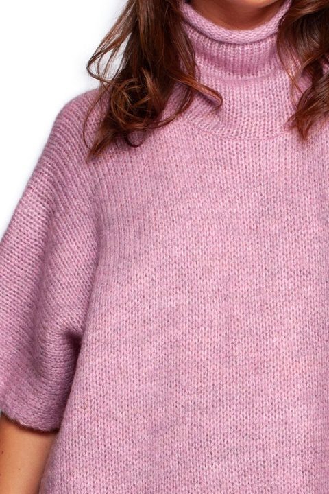 Sweter damski ponczo oversize z golfem krótki rękaw pudrowy BK084 Sweter damski ponczo oversize z golfem krótki rękaw pudrowy BK084
