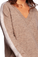 Sweter damski z dekoltem w serek i lampasami jasny brąz BK093