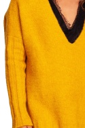 Sweter damski z głębokim dekoltem V i dłuższym tyłem miodowy BK083