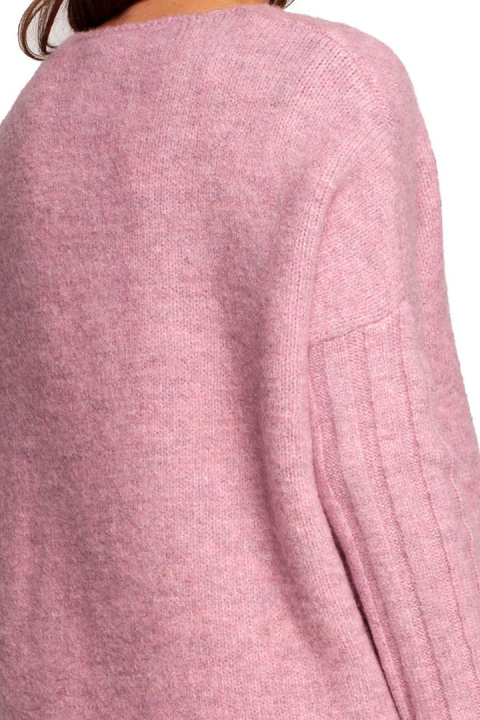 Sweter damski z głębokim dekoltem V i dłuższym tyłem pudrowy BK083 Sweter damski z głębokim dekoltem V i dłuższym tyłem pudrowy BK083