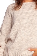 Sweter damski z szerokim dekoltem i warkoczem na rękawach beżowy BK090