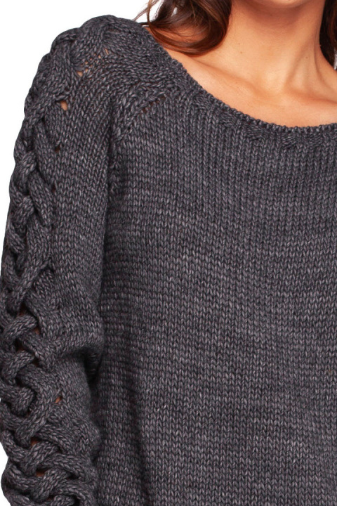 Sweter damski z szerokim dekoltem i warkoczem na rękawach szary BK090 Sweter damski z szerokim dekoltem i warkoczem na rękawach szary BK090