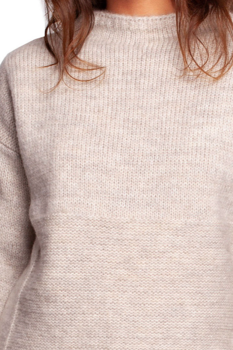 Sweter damski ze stójką przędza z włosem kość słoniowa BK091 Sweter damski ze stójką przędza z włosem kość słoniowa BK091