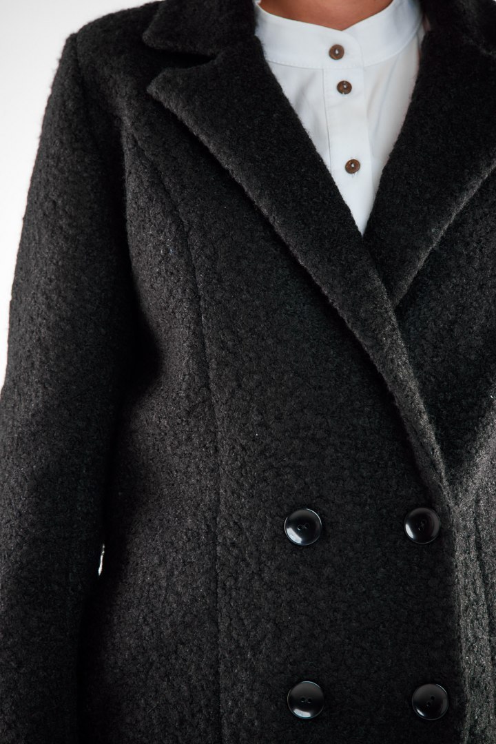Płaszcz damski krótki baranek elegancki dwurzędowy czarny A546 Płaszcz damski krótki baranek elegancki dwurzędowy czarny A546