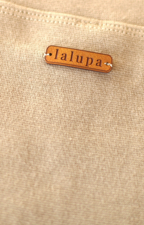 Bluza damska z długim rękawem i dekoltem w łódkę cappuccino LA037 Bluza damska z długim rękawem i dekoltem w łódkę cappuccino LA037