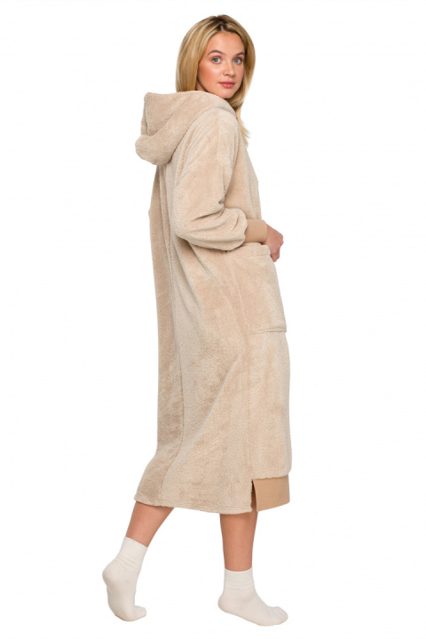 Sukienka midi pluszowa oversize z kapturem długi rękaw cappuccino LA127 Sukienka midi pluszowa oversize z kapturem długi rękaw cappuccino LA127