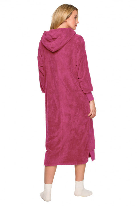 Sukienka midi pluszowa oversize z kapturem długi rękaw wrzosowa LA127 Sukienka midi pluszowa oversize z kapturem długi rękaw wrzosowa LA127