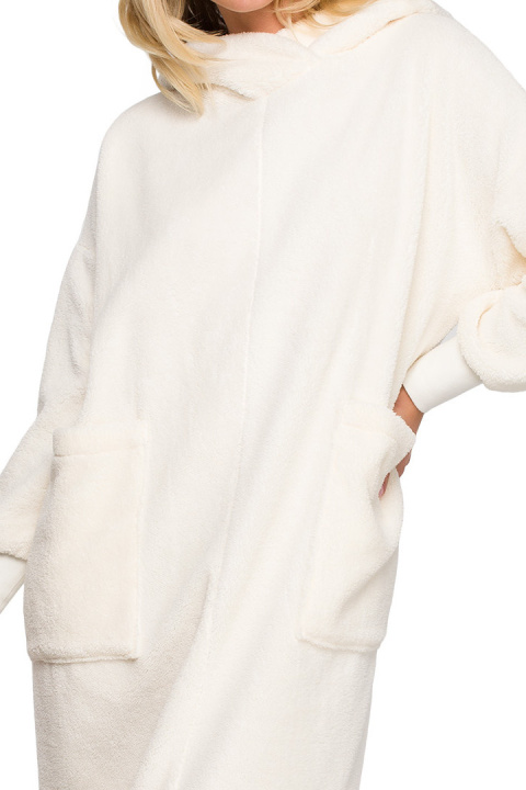 Sukienka midi pluszowa oversize z kapturem długi rękaw ecru LA127 Sukienka midi pluszowa oversize z kapturem długi rękaw ecru LA127