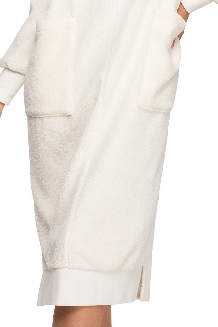 Sukienka midi pluszowa oversize z kapturem długi rękaw ecru LA127 Sukienka midi pluszowa oversize z kapturem długi rękaw ecru LA127