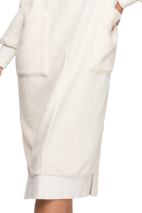 Sukienka midi pluszowa oversize z kapturem długi rękaw ecru LA127 Sukienka midi pluszowa oversize z kapturem długi rękaw ecru LA127