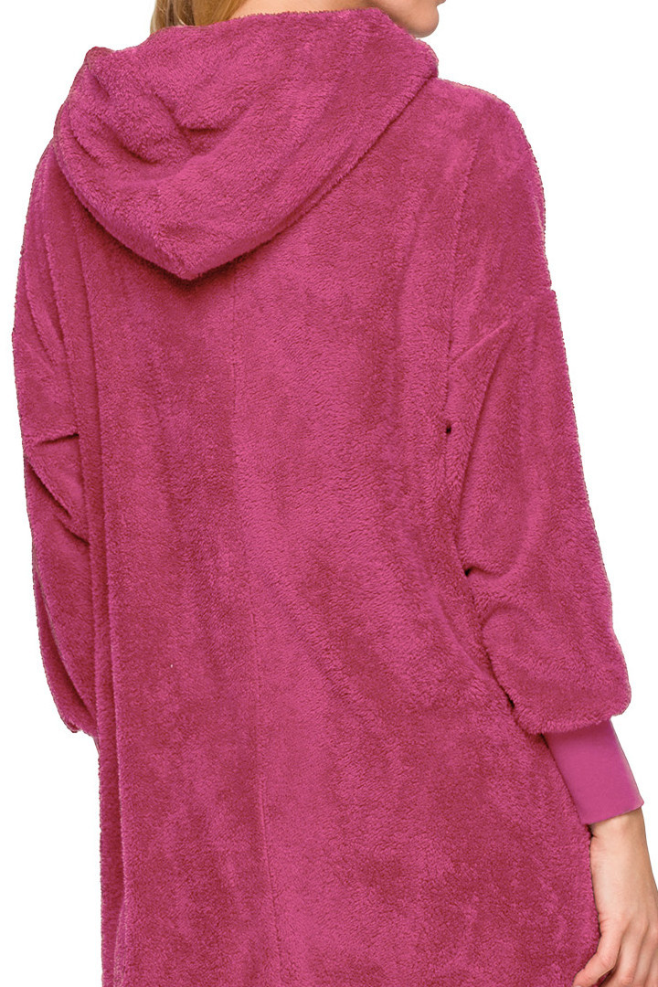 Sukienka midi pluszowa oversize z kapturem długi rękaw wrzosowa LA127 Sukienka midi pluszowa oversize z kapturem długi rękaw wrzosowa LA127